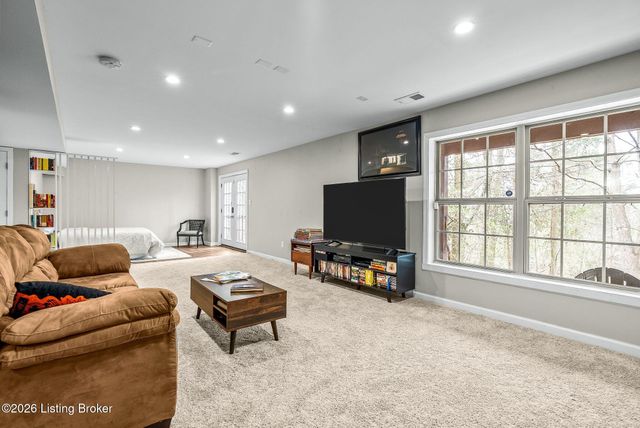 11050 Symington Cir, Louisville, KY 40241