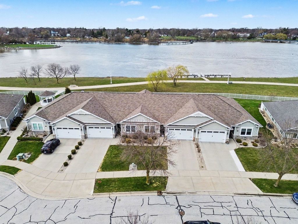 600 Breaker Cove, Bay City, MI 48708
