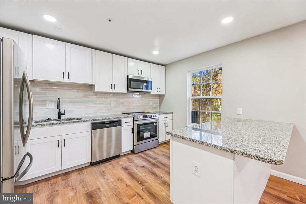 6906 BLUE HOLLY CT, District Heights, MD 20747