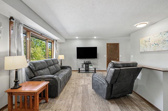 6911 Faricy Lane, Prior Lake, MN 55372