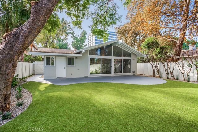16231 Moorpark Street, Encino, CA 91436