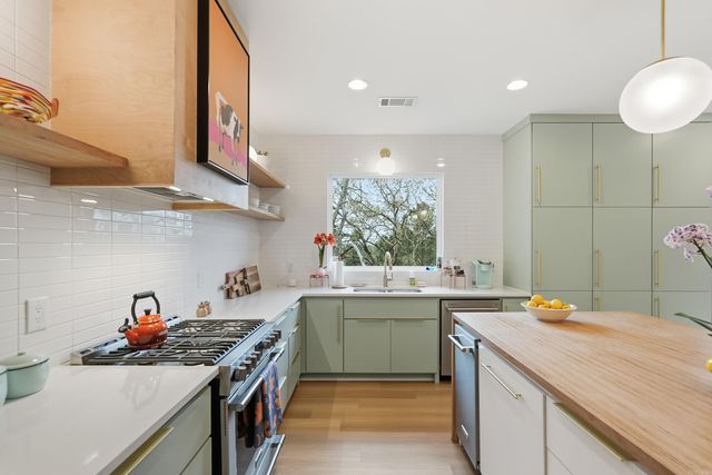 3285 Nob Hill Dr, Conway, AR 72034