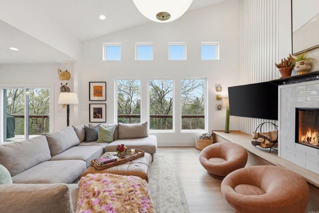 3285 Nob Hill Dr, Conway, AR 72034