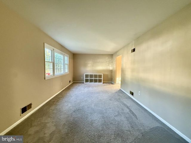 8703 34TH AVE, College Park, MD 20740