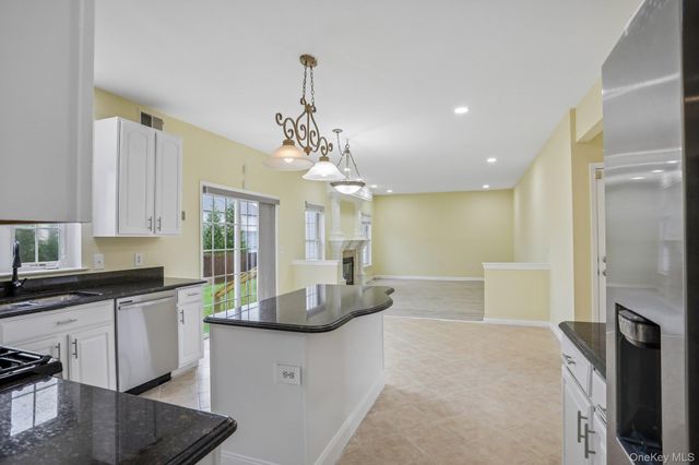 2508 Constitution Way, New Windsor, NY 12553