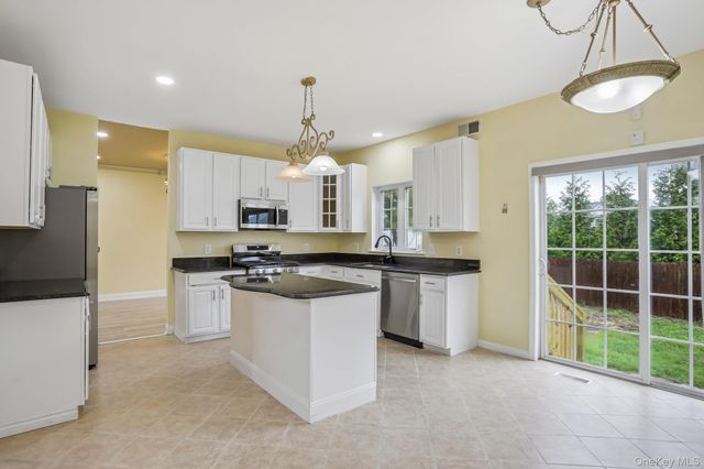 2508 Constitution Way, New Windsor, NY 12553