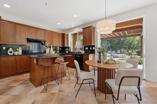 3394 Holly Oak Ln, Escondido, CA 92027