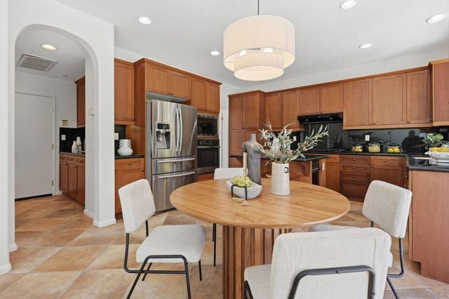 3394 Holly Oak Ln, Escondido, CA 92027