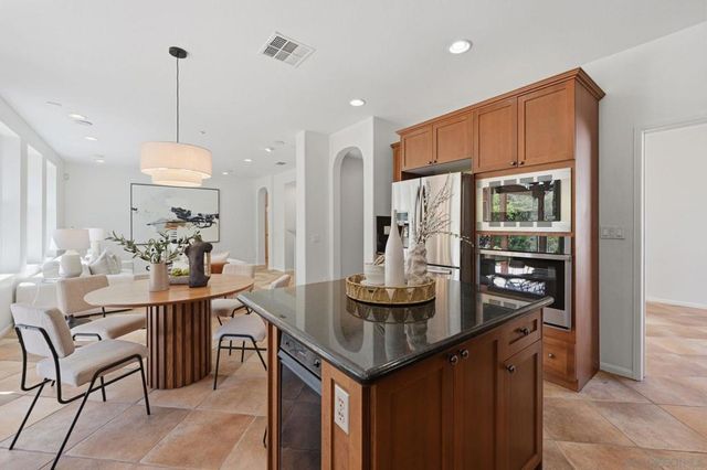 3394 Holly Oak Ln, Escondido, CA 92027