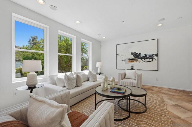 3394 Holly Oak Ln, Escondido, CA 92027