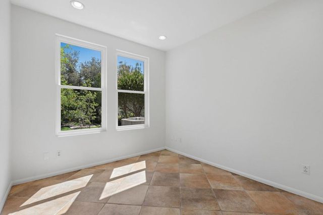 3394 Holly Oak Ln, Escondido, CA 92027