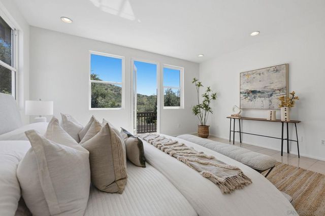 3394 Holly Oak Ln, Escondido, CA 92027