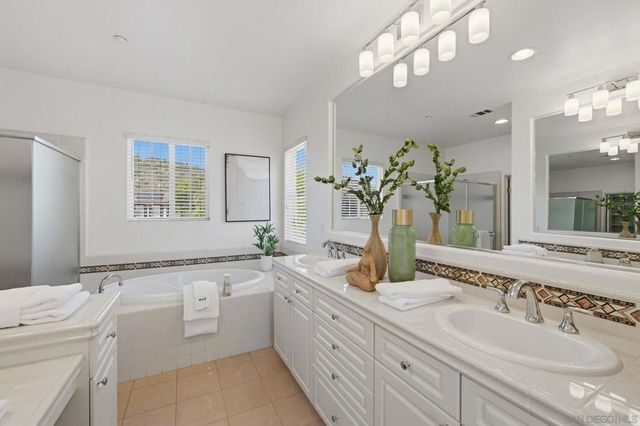 3394 Holly Oak Ln, Escondido, CA 92027