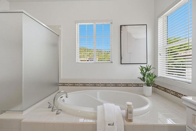 3394 Holly Oak Ln, Escondido, CA 92027