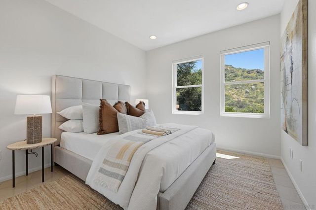 3394 Holly Oak Ln, Escondido, CA 92027