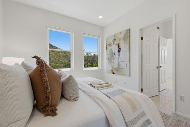 3394 Holly Oak Ln, Escondido, CA 92027