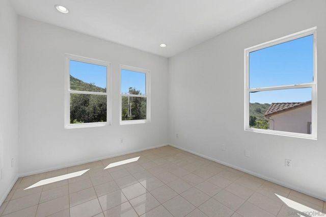 3394 Holly Oak Ln, Escondido, CA 92027