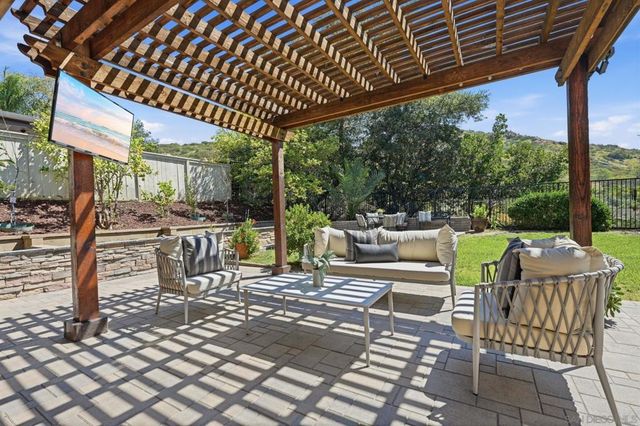 3394 Holly Oak Ln, Escondido, CA 92027