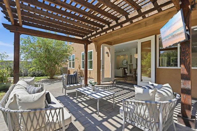 3394 Holly Oak Ln, Escondido, CA 92027