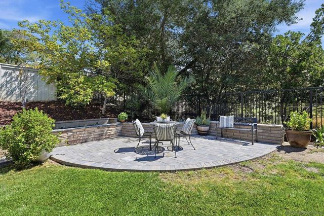 3394 Holly Oak Ln, Escondido, CA 92027