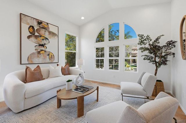 3394 Holly Oak Ln, Escondido, CA 92027