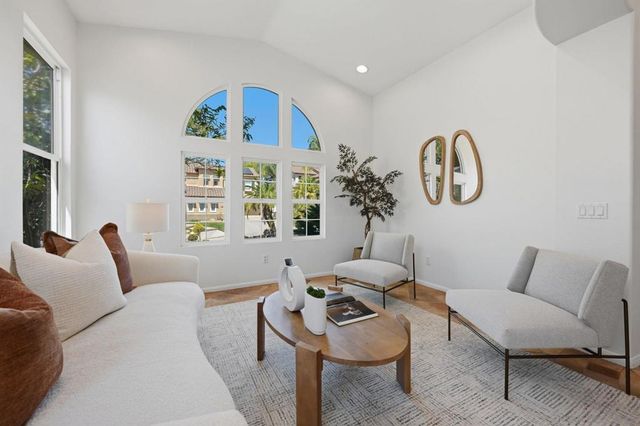 3394 Holly Oak Ln, Escondido, CA 92027