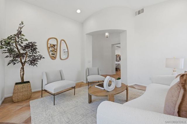 3394 Holly Oak Ln, Escondido, CA 92027