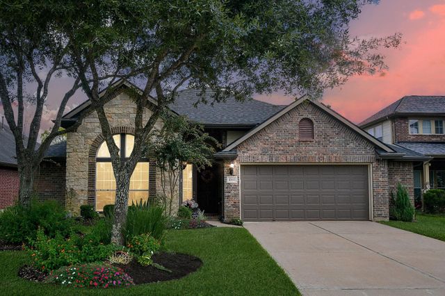 2517 Rusting Creek Drive, Pearland, TX 77584