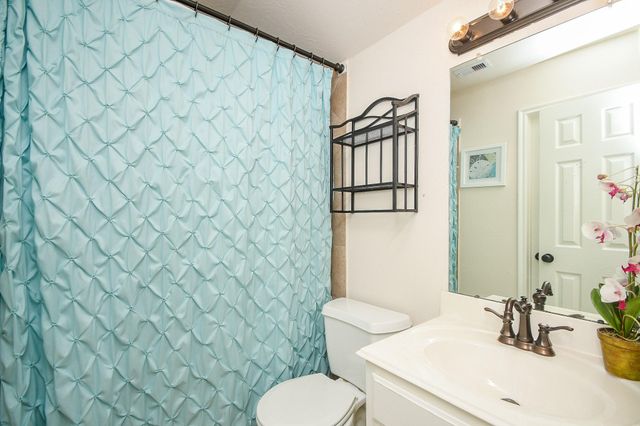 2517 Rusting Creek Drive, Pearland, TX 77584