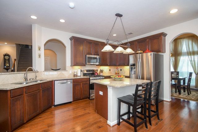 2517 Rusting Creek Drive, Pearland, TX 77584