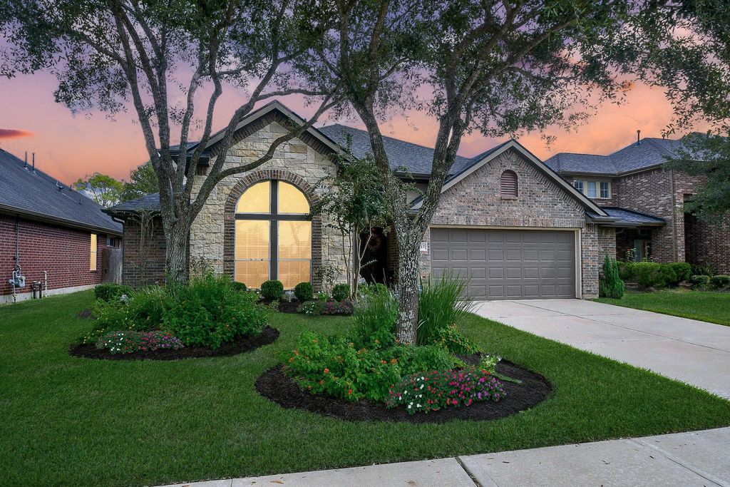 2517 Rusting Creek Drive, Pearland, TX 77584