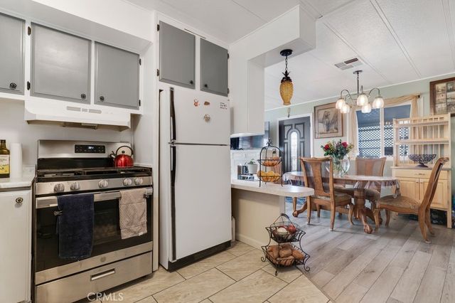 8800 Eton Avenue 31, Canoga Park, CA 91304