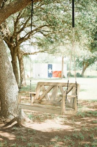 9100 Delesandri Drive, Hitchcock, TX 77563