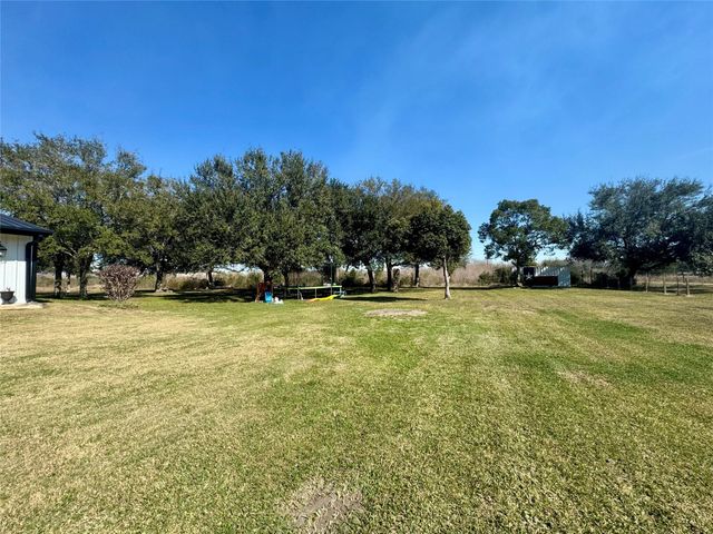 9100 Delesandri Drive, Hitchcock, TX 77563