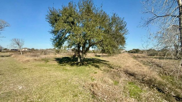 9100 Delesandri Drive, Hitchcock, TX 77563