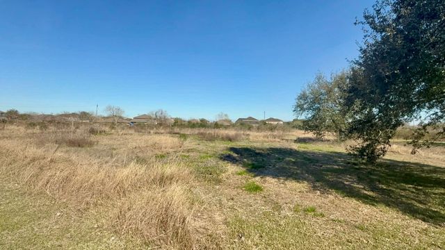 9100 Delesandri Drive, Hitchcock, TX 77563