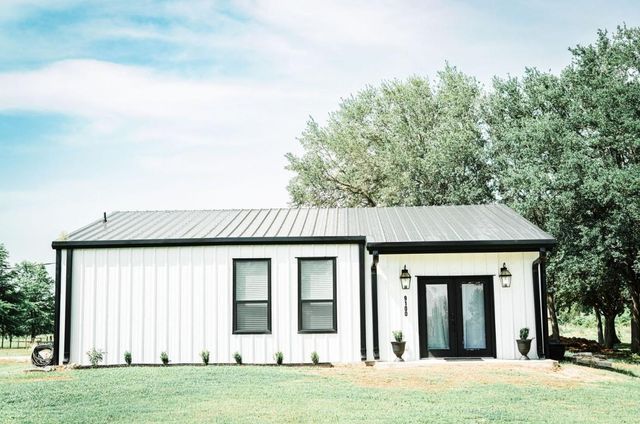 9100 Delesandri Drive, Hitchcock, TX 77563