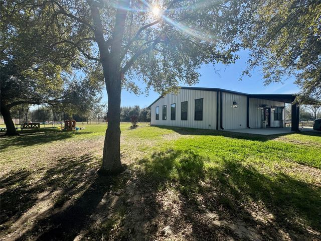 9100 Delesandri Drive, Hitchcock, TX 77563