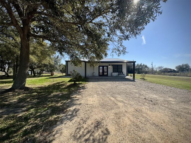 9100 Delesandri Drive, Hitchcock, TX 77563