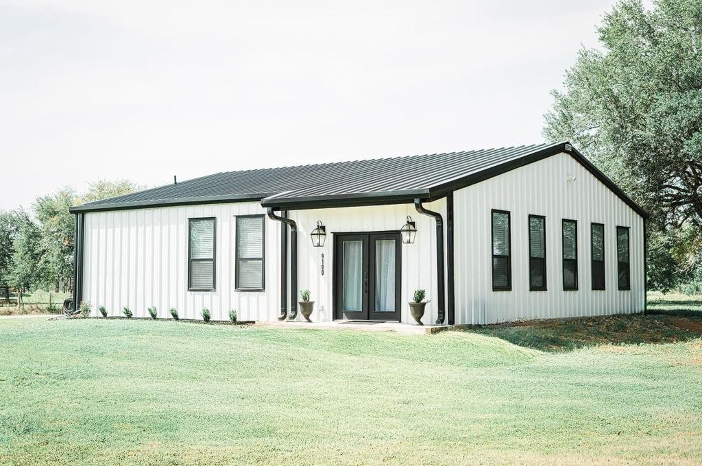 9100 Delesandri Drive, Hitchcock, TX 77563