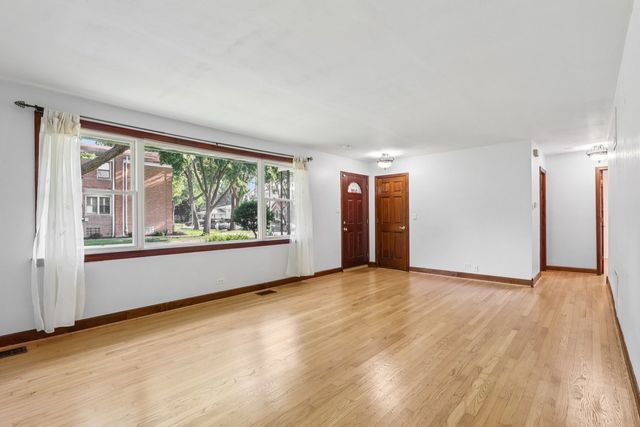 4200 Elm Avenue, Brookfield, IL 60513