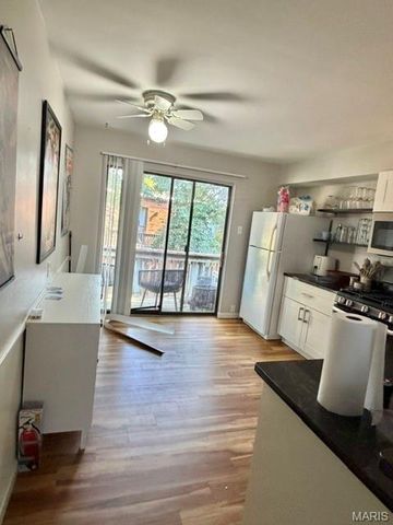 443 S Clay Avenue C, Kirkwood, MO 63122