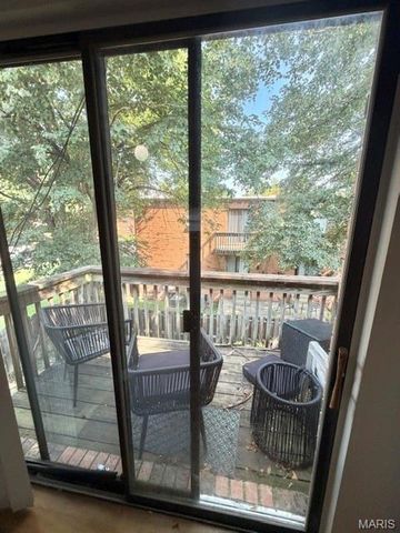 443 S Clay Avenue C, Kirkwood, MO 63122