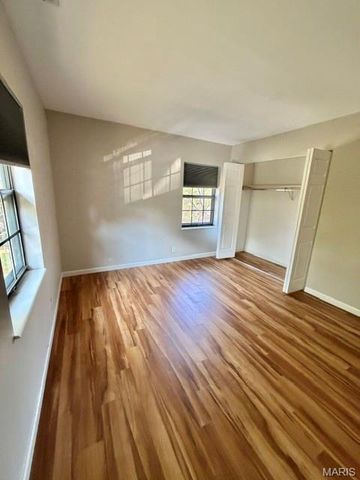 443 S Clay Avenue C, Kirkwood, MO 63122