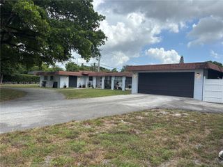 10 SW 46th Avenue, Plantation, FL 33317