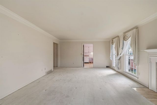 172 Windwood Pointe Avenue, St Clair Shores, MI 48080