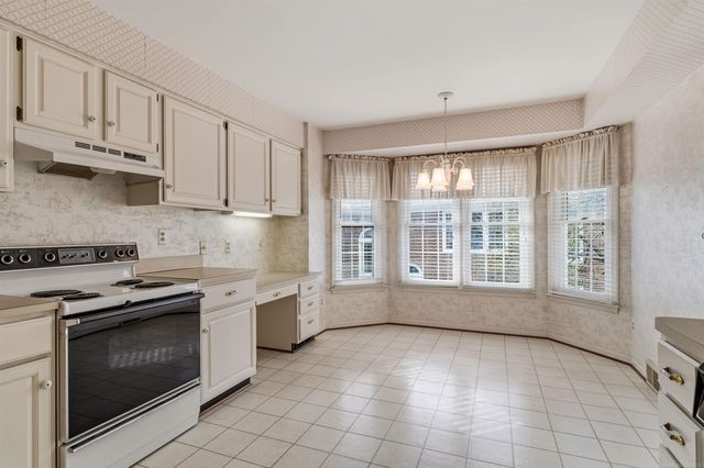 172 Windwood Pointe Avenue, St Clair Shores, MI 48080