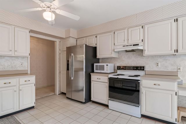 172 Windwood Pointe Avenue, St Clair Shores, MI 48080