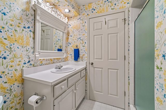 172 Windwood Pointe Avenue, St Clair Shores, MI 48080