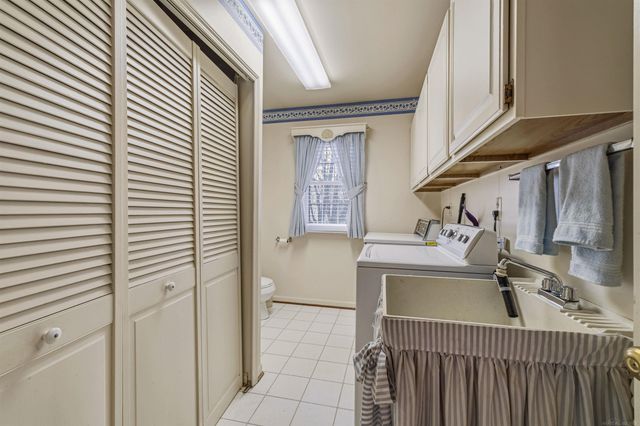 172 Windwood Pointe Avenue, St Clair Shores, MI 48080